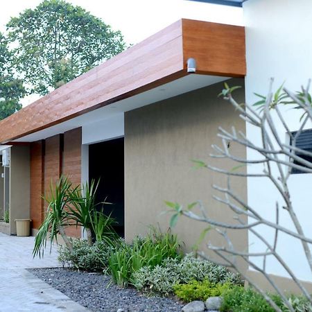 Reddoorz Syariah Plus Near Banyuwangi Airport Экстерьер фото