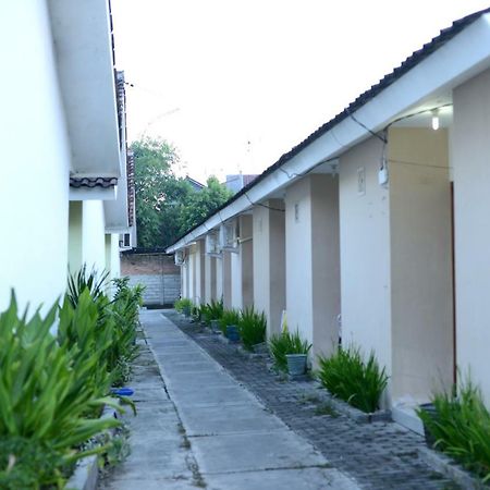 Reddoorz Syariah Plus Near Banyuwangi Airport Экстерьер фото