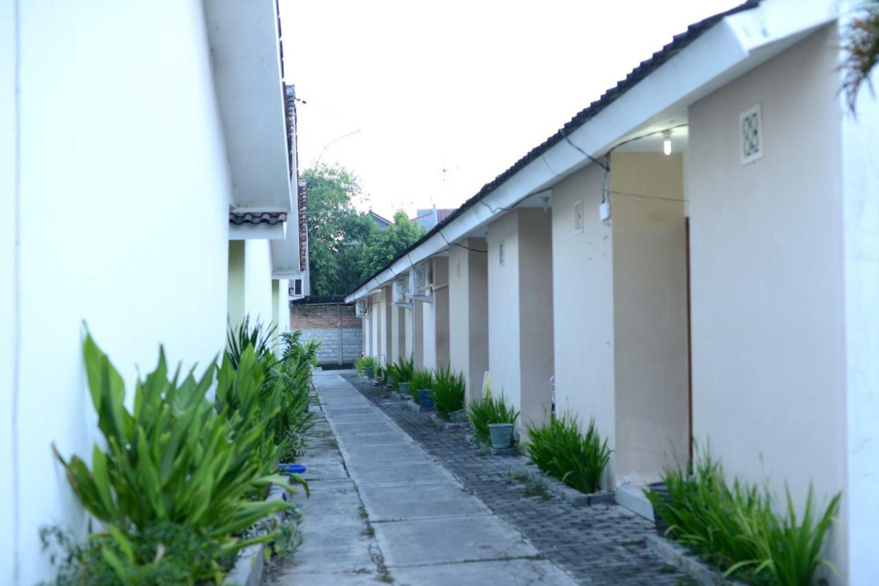 Reddoorz Syariah Plus Near Banyuwangi Airport Экстерьер фото