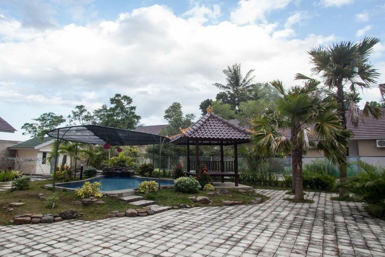 Reddoorz Syariah Plus Near Banyuwangi Airport Экстерьер фото